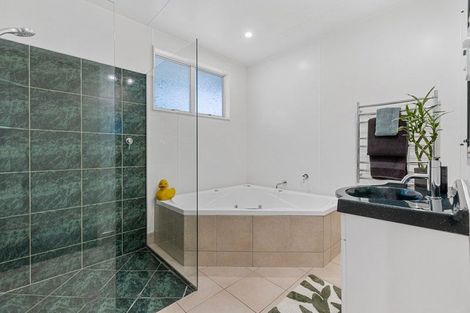 Photo of property in 4 Evelyn Place, Welbourn, New Plymouth, 4310