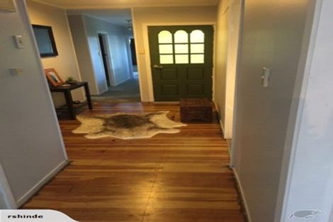 Photo of property in 1/4 Kaurilands Road, Titirangi, Auckland, 0604