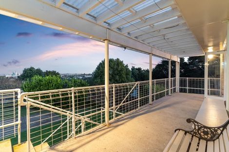 Photo of property in 83 Pupuke Road, Northcote, Auckland, 0627