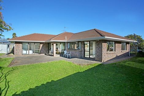 Photo of property in 52 Bob Charles Drive, Golflands, Auckland, 2013