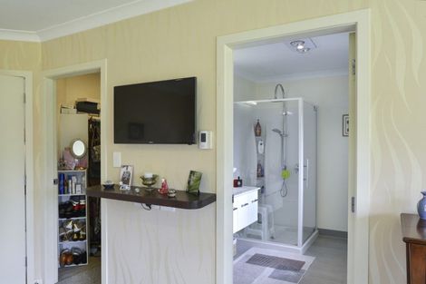 Photo of property in 5 Tararua Crescent, Carterton, 5713