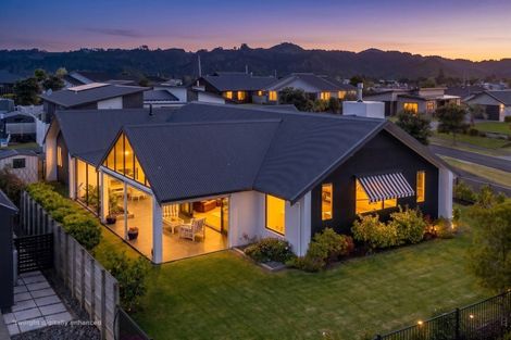 Photo of property in 1 Topping Place, Whitianga, 3510