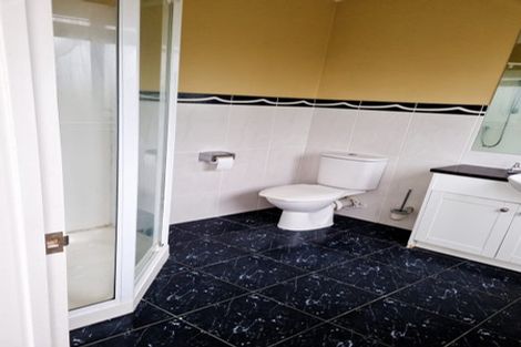 Photo of property in 17 Maidstone Place, Oteha, Auckland, 0632