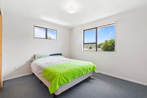 Photo of property in 2/24 Lambrown Drive, Totara Vale, Auckland, 0629