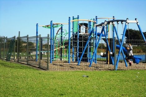 Photo of property in 27 Mcquarrie Avenue, Wattle Downs, Auckland, 2103