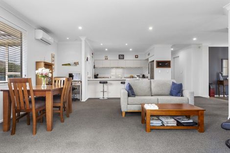 Photo of property in 28 Sequoia Way, Rangiora, 7400