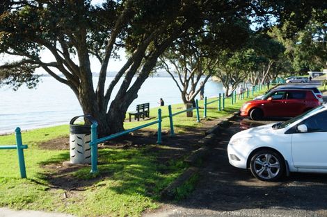 Photo of property in 1/70 Uxbridge Road, Mellons Bay, Auckland, 2014