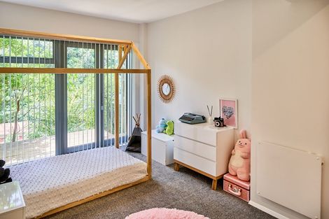 Photo of property in 40 Rona Street, Eastbourne, Lower Hutt, 5013