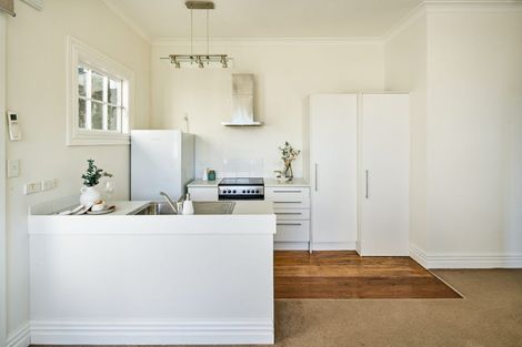 Photo of property in 32 Maarama Crescent, Aro Valley, Wellington, 6021