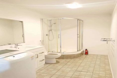 Photo of property in 2/3 Manutara Avenue, Forrest Hill, Auckland, 0620