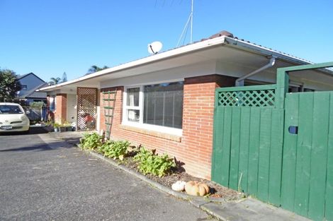 Photo of property in 1/6 Keldale Place, Forrest Hill, Auckland, 0620
