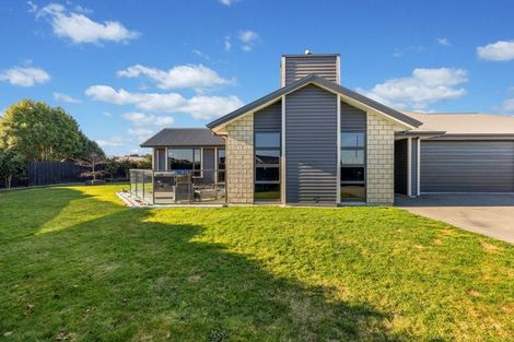 Photo of property in 7 Shillingford Boulevard, Rolleston, 7615