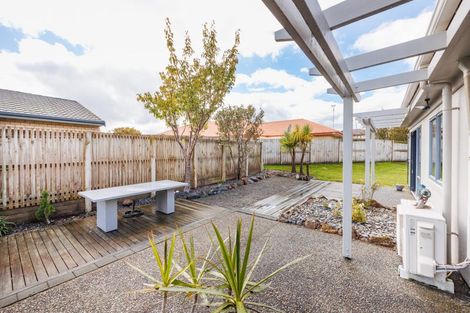 Photo of property in 1 Sycamore Crescent, Fitzherbert, Palmerston North, 4410