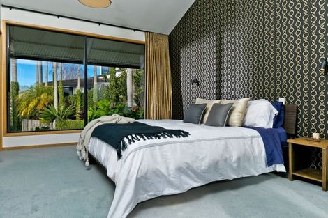 Photo of property in 18 Oakpark Place, West Harbour, Auckland, 0618