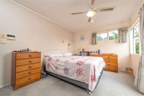 Photo of property in 2/5 Juvena Place, Clover Park, Auckland, 2019