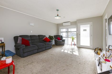 Photo of property in 1/28 Park Estate Road, Rosehill, Papakura, 2113