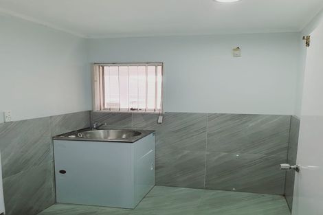 Photo of property in 2 Bill Phillip Place, Clendon Park, Auckland, 2103