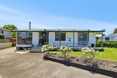 Photo of property in 6 Vela Place, Clarks Beach, 2122