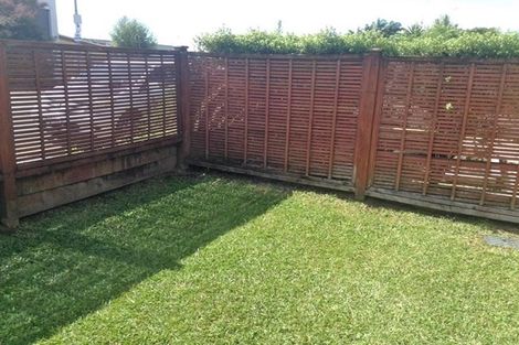 Photo of property in 9b Clearwater Cove, West Harbour, Auckland, 0618