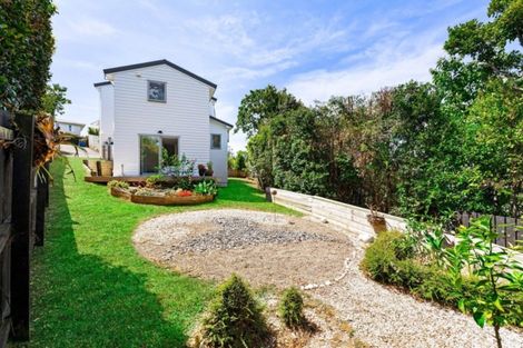 Photo of property in 2/19 Limmer Place, Browns Bay, Auckland, 0632