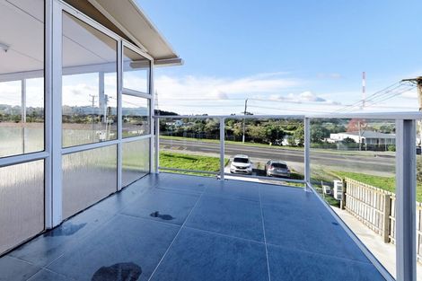 Photo of property in 307 Triangle Road, Massey, Auckland, 0614
