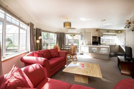 Photo of property in 8a Spencer Place, Merrilands, New Plymouth, 4312