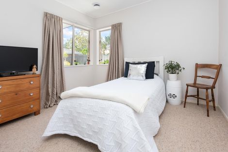 Photo of property in 3/8 Bernie Edwards Place, Botany Downs, Auckland, 2010
