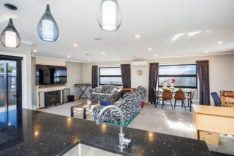 Photo of property in 9a Belvedere Crescent, Takaro, Palmerston North, 4412