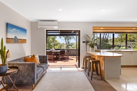 Photo of property in 5 Crestview Place, Browns Bay, Auckland, 0630