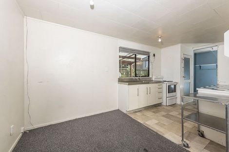Photo of property in 4 Kayle Glen, West Harbour, Auckland, 0618