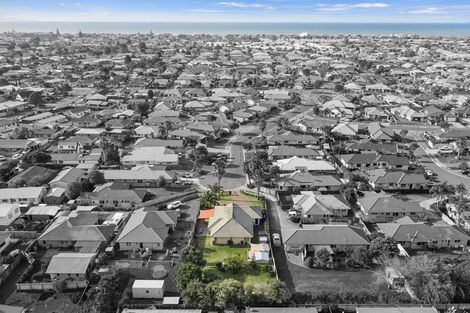 Photo of property in 98 Denny Hulme Drive, Mount Maunganui, 3116