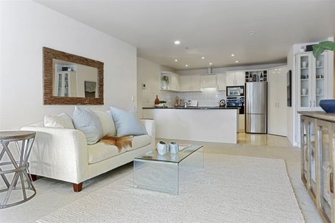 Photo of property in 3c/173 Hurstmere Road, Takapuna, Auckland, 0622