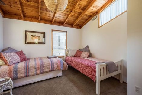 Photo of property in 70 Rayner Road, Piha, 0772