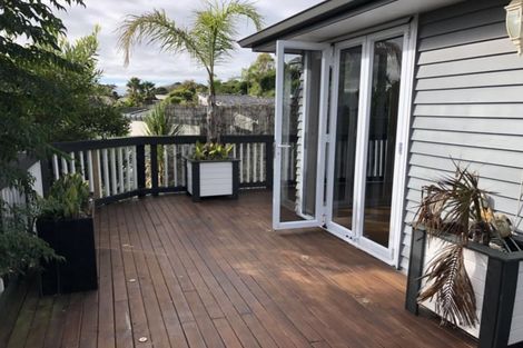 Photo of property in 14 Tiri View Place, Waiake, Auckland, 0630
