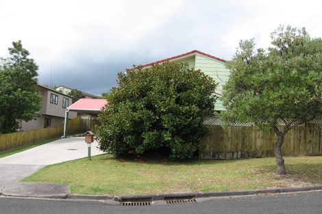 Photo of property in 5 Raphael Place, West Harbour, Auckland, 0618