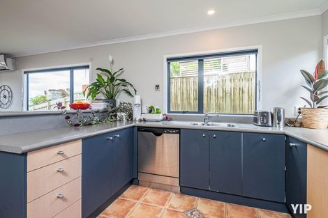 Photo of property in 79 Dress Circle, Newlands, Wellington, 6037