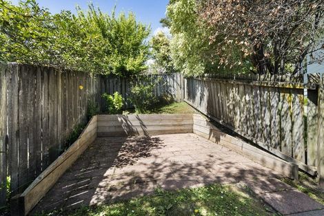 Photo of property in 1/28a Tamahere Drive, Glenfield, Auckland, 0629