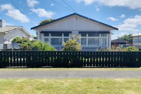 Photo of property in 14 Kawatiri Avenue, Gonville, Whanganui, 4501