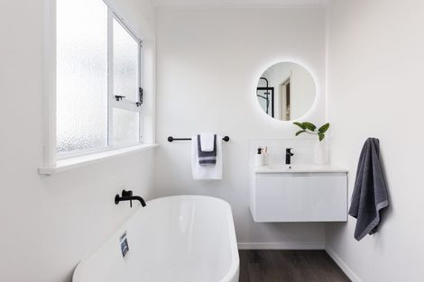 Photo of property in 6 Cremorne Avenue, Hokowhitu, Palmerston North, 4410