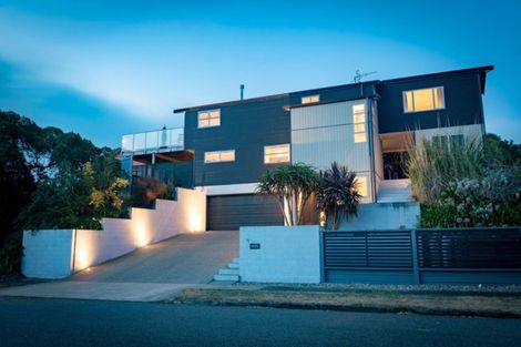 Photo of property in 15 Jane Street, Waikanae Beach, Waikanae, 5036