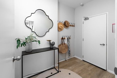 Photo of property in Stadium Garden Flats, 315/107 Thorndon Quay, Pipitea, Wellington, 6011