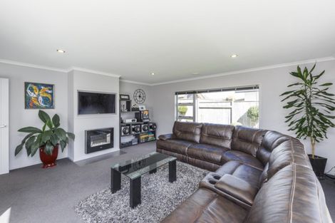 Photo of property in 8 Lorenzo Place, Kelvin Grove, Palmerston North, 4414