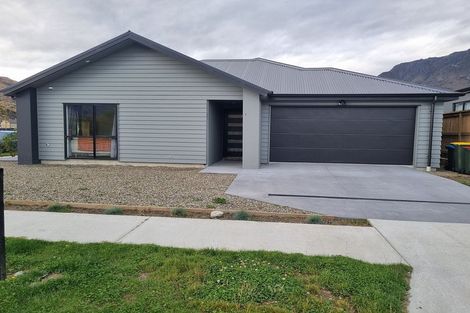 Photo of property in 1 Perendale Road, Jacks Point, 9371