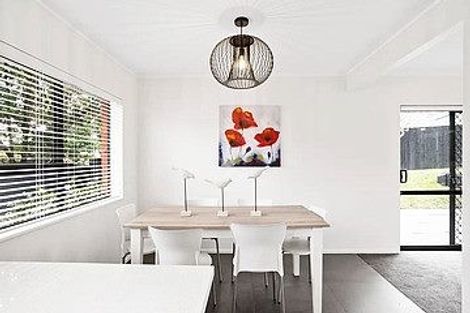 Photo of property in 2/303a Great North Road, Henderson, Auckland, 0612