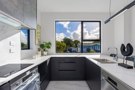 Photo of property in 19 Cedar Heights Avenue, Massey, Auckland, 0614