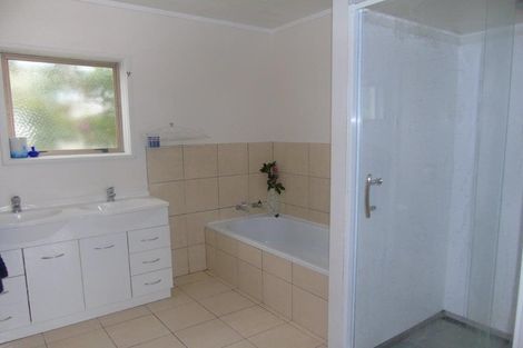 Photo of property in 2/25 Braithwaite Street, Karori, Wellington, 6012