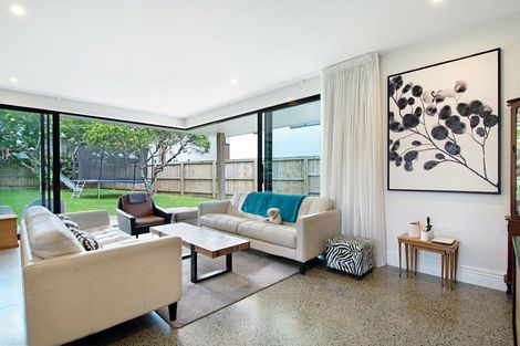 Photo of property in 3 Shamrock Lane, Te Atatu Peninsula, Auckland, 0610