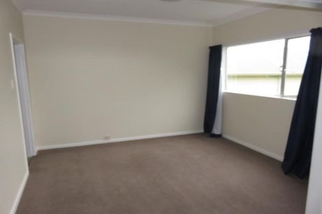 Photo of property in 27 Stewart Drive, Newlands, Wellington, 6037