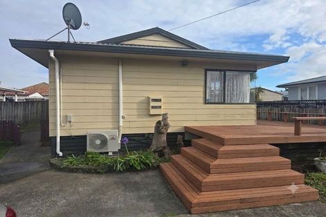 Photo of property in 52 Kelwyn Road, Kelston, Auckland, 0602