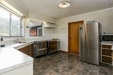 Photo of property in 63 Oak Road, Poraiti, Napier, 4112